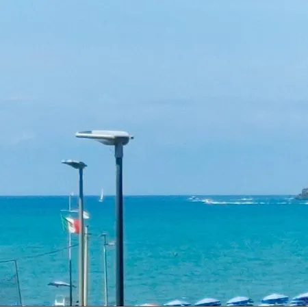 A Mare Con Vista Sul Mare A 50 Mt Apartment Marinella di Sarzana